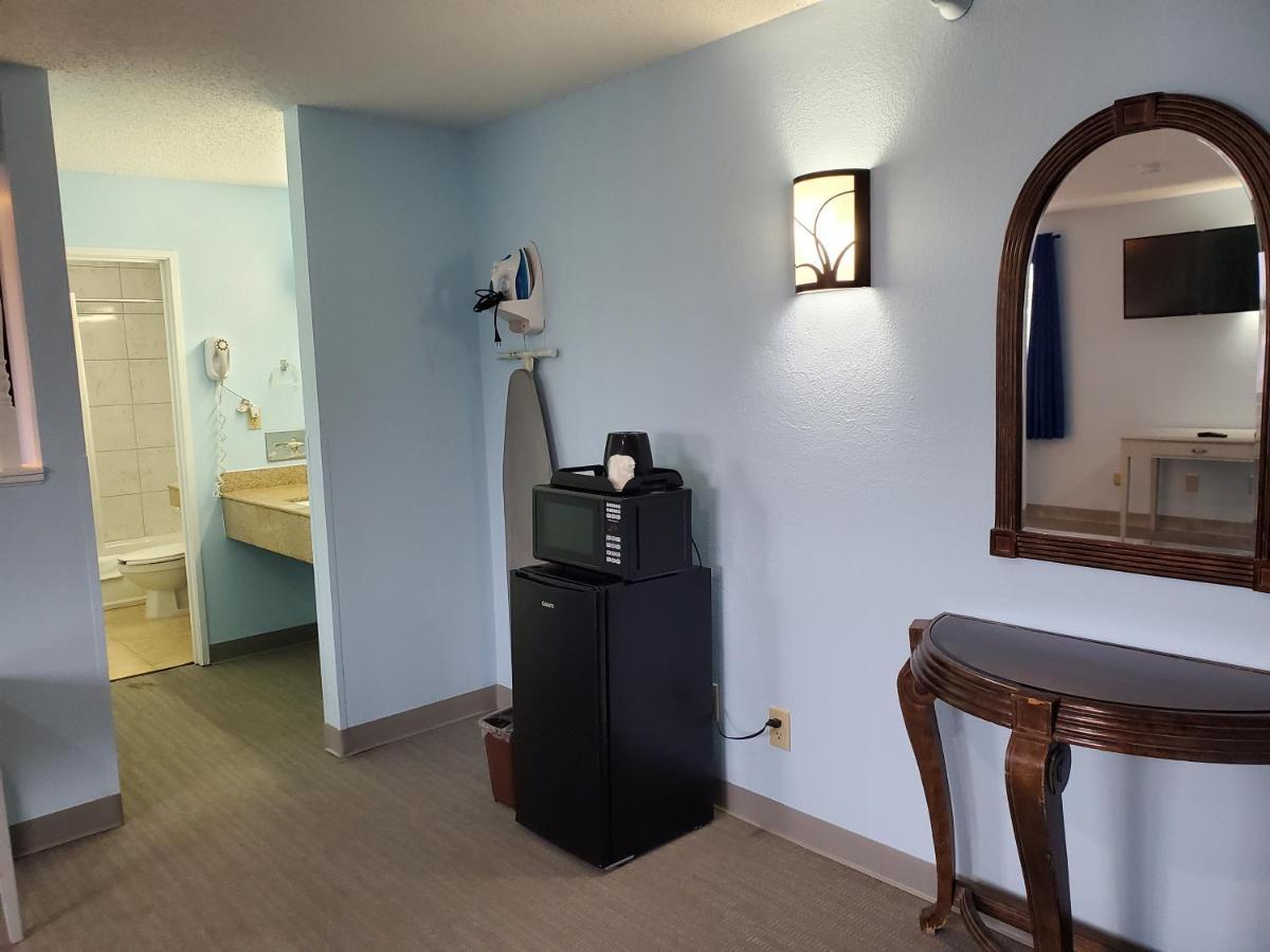 Coastal Inn & Suites Wilmington Extérieur photo