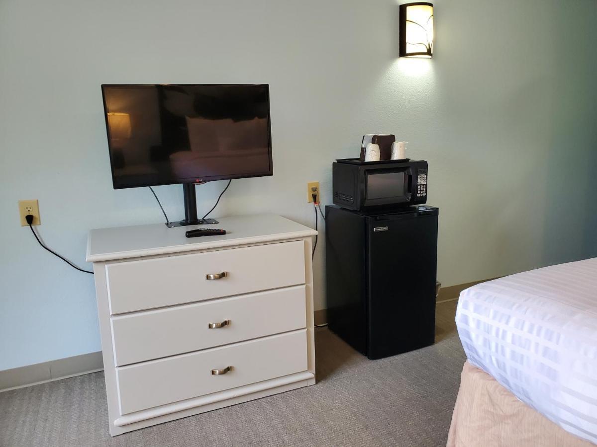 Coastal Inn & Suites Wilmington Extérieur photo