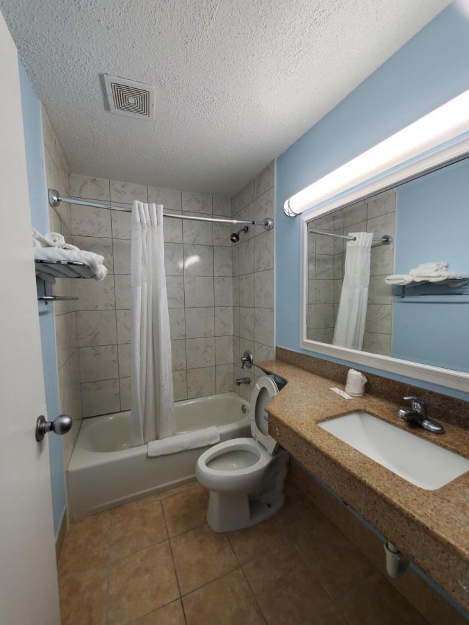 Coastal Inn & Suites Wilmington Extérieur photo