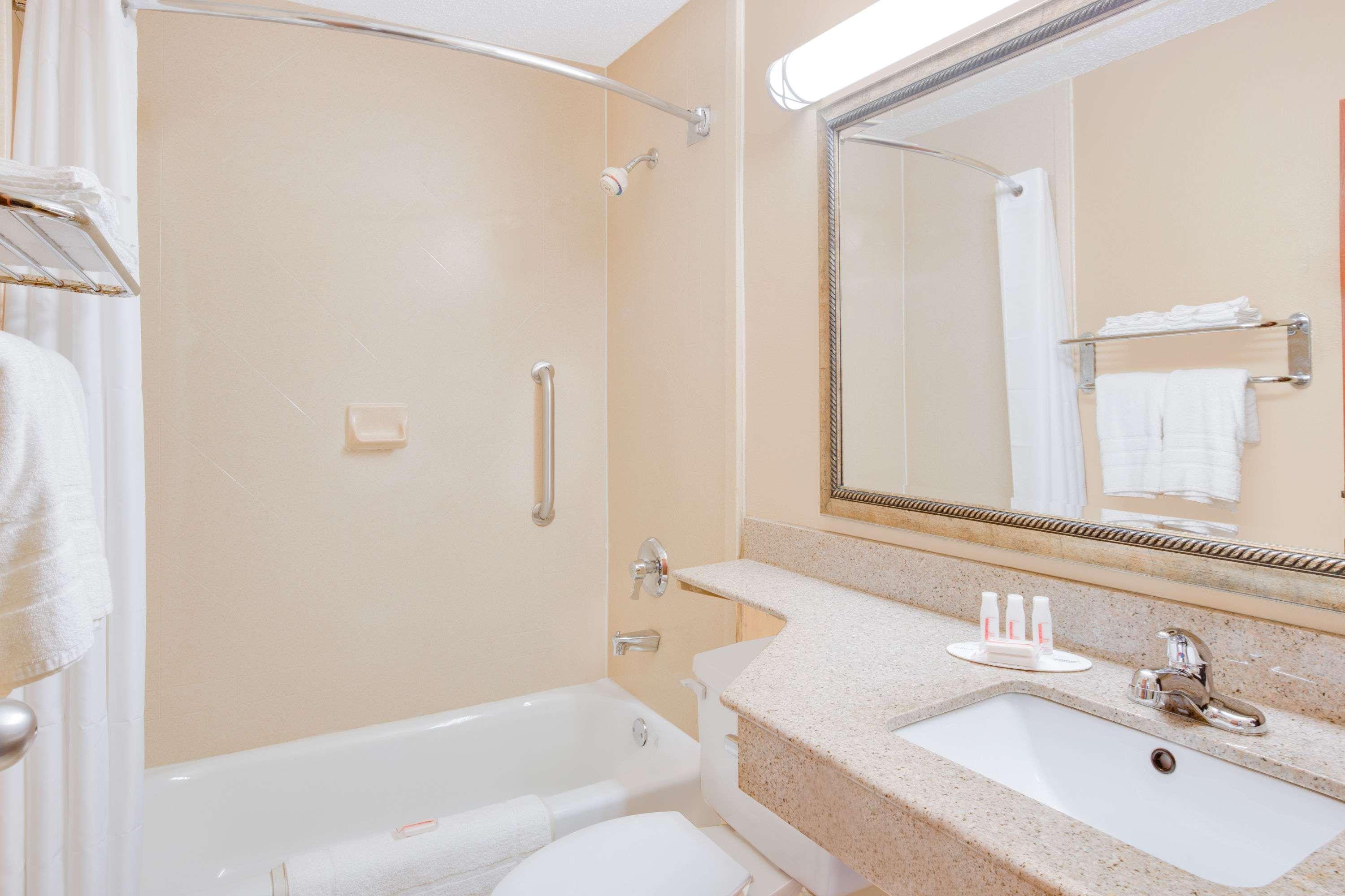 Coastal Inn & Suites Wilmington Extérieur photo