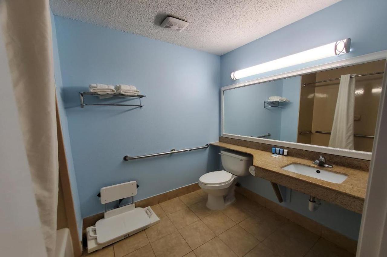 Coastal Inn & Suites Wilmington Extérieur photo