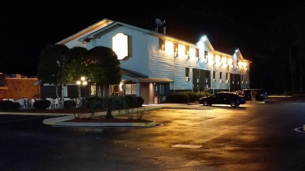 Coastal Inn & Suites Wilmington Extérieur photo