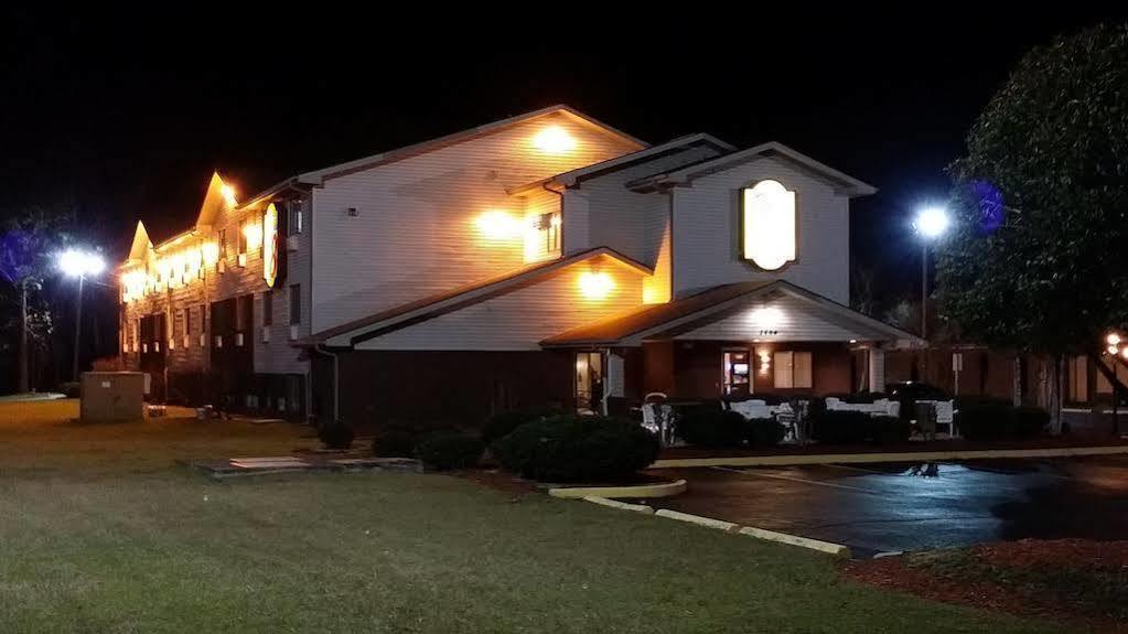 Coastal Inn & Suites Wilmington Extérieur photo